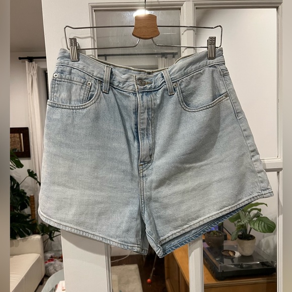 Levi’s High Loose Shorts - Picture 2 of 5